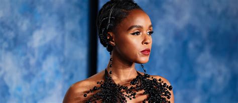 Janelle Monáe Flashes Boobs In NSFW Video 